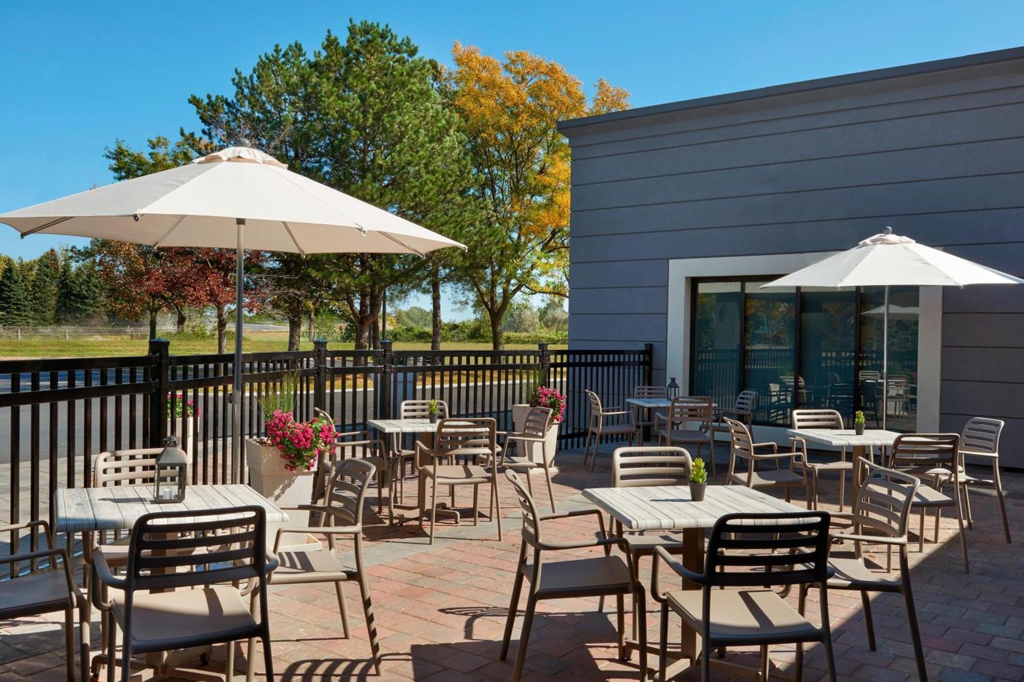 Four Points By Sheraton Hamilton - Stoney Creek Екстериор снимка